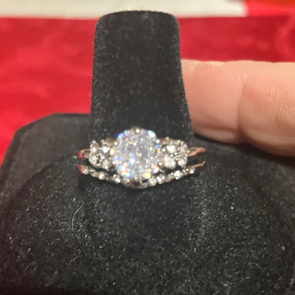 Woman’s silver simulate diamonds 3.5 carat bridal set